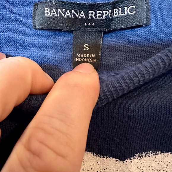 BANANA REPUBLIC Graphic Sweatshirt - Picture 2 of 2